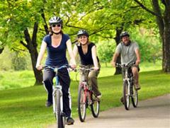 personas andando en bicicleta